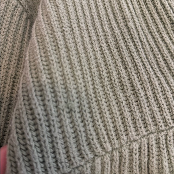 Kendall and Kylie Green V-Neck Ribbed cropped Sweater size xs - Picture 2 of 4